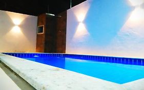 Dúplex em Porto Seguro com piscina a 8 minutos das praias